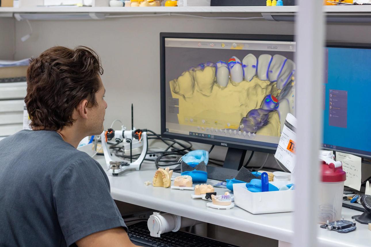 Technician providing digital dental design services in California using a CAD/CAM workflow